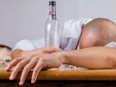 Do 3 lat za zakrapianą "domówkę" z dziećmi? Impreza alkoholowa w Orzegowie zakończyła się interwencją policji