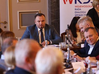 Woda droższa o 32 proc.? "Przecież samorządy mogły dopłacać" Jakub chelstowski wrds