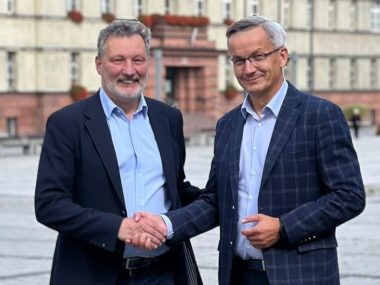 Krzysztof Mejer z poparciem radnego z PiS Kandzior i merje