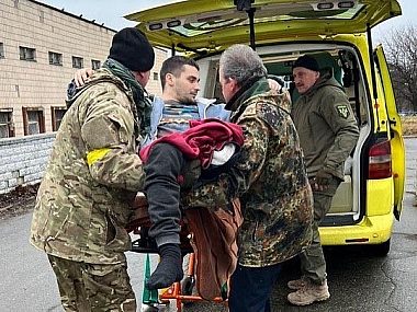 Bytomska karetka jest już na froncie w Kijowie Karetka z Bytomia w Kijowie