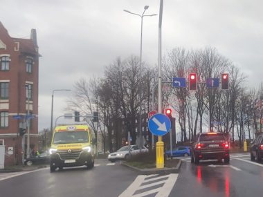 Wymyśliła, że przedawkowała narkotyki, by wezwać pogotowie Karetka została wezwana do spuchniętego palca...