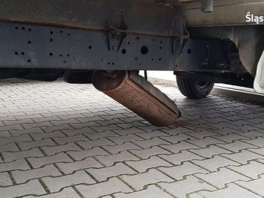 Kolejny atak złodziei katalizatorów w Piekarach Śląskich Katalizatory
