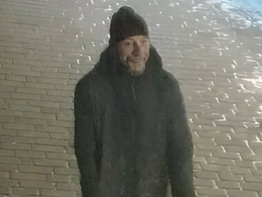 Groził kobiecie nożem i okradł w centrum Katowic. Kim jest? Katowice kradziez 1