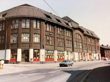 "Tu w Kaufhausie na Fryncicie...". Historia osiedla Kaufhaus dom towarowy ok2000r arch SWKZ