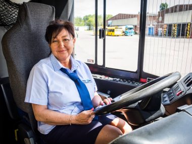 "Dziewczyny za kierownice". Zaczęła się akcja PKM Katowice Kobieta kierowca autobusu pkmkatowice 03