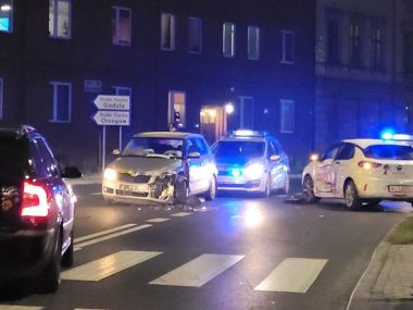 17-latek z Rudy Śląskiej sprawcą kolizji na Piastowskiej Sprawcą był 17-latek bez prawa jazdy