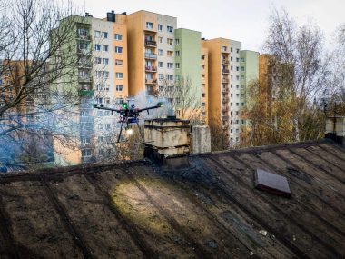 Coraz lepsze powietrze w Katowicach Kontrola komin dron