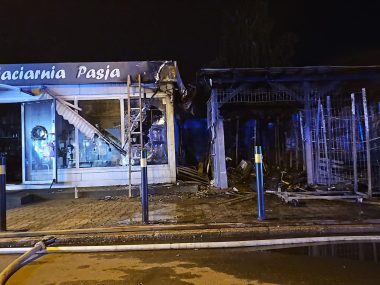 Policja szuka podpalacza kwiaciarni. Jak można pomóc? Kwiaciarnia pasja zabrze pozar 1