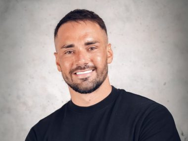 Ten gość od pralek i psów do adopcji. Nowa sensacja Lewicy Lukasz litewka posel