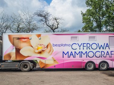 Naukowcy od raka piersi zbadają za darmo tyszanki w busie. Narodowy Instytut Onkologii zaprasza Mammobus NIO