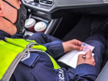 1050 złotych mandatu za zderzenie pieszego z tramwajem Mandat