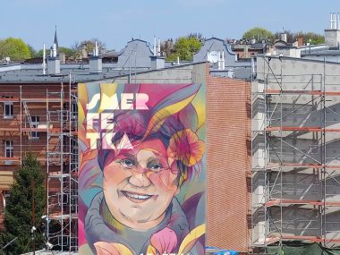 Powstanie mural z bytomską Smerfetką Mural smerfetka