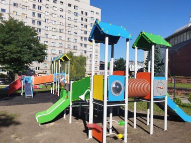 Piekary zyskały nowe miejsce do zabawy dla najmłodszych Nowy plac zabaw przy predszkolu