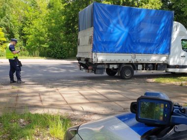 Dziś działania NURD Przekroczenie prędkości w rejonie przejścia dla pieszych. 200 zł mandatu, ale dodatkowo okazało się, że pojazd nie miał ważnych badań technicznych...