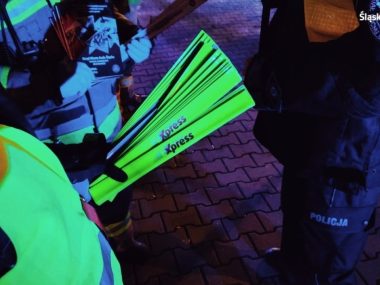 Świeć przykładem - noś odblaski! Opaski odblaskowe znacznie poprawiają widoczność pieszego