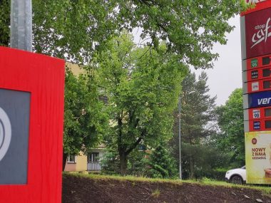 Paliwo wkrótce po 5 zł? Za pół litra... Cena E95 nieubłaganie zbliża się do 8 zł. Wprawdzie wyświetlacze jeszcze nie przygotowane na dwucyfrowe kwoty, ale miejsce na doklejenie jedynki jest...