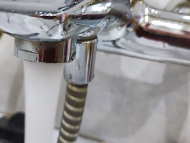Znów okradli seniorów. Oszustwa na pracownika administracji Pani sprawdzi, czy woda leci - metoda oszustów wciąż skuteczna