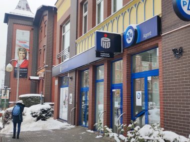 Nowa metoda oszustów. Dwoje rudzian straciło pieniądze W tym banku ofiary wpłacały pieniądze
