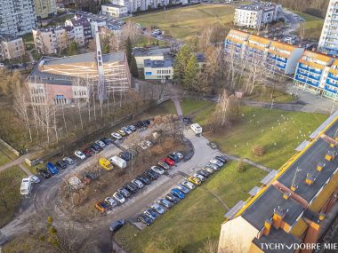 Plac przy kościele Chrzciciela do remontu Plac konstytucji tychy