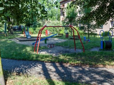 Zaniedbany plac zabaw w Bytomiu zmieni się w wypasiony Plac zabaw lagiewniki bytom 08