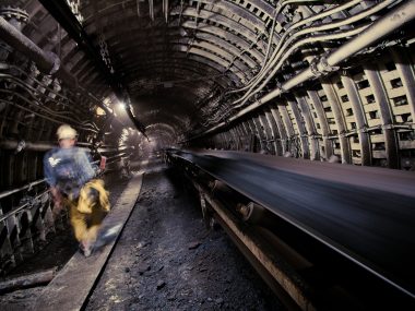 Cztery nocne wybuchy w kopalni Pniówek. Ranni są ratownicy Górnik JSW
