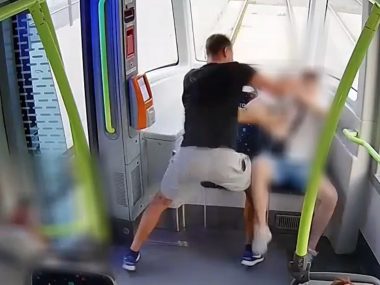 Śląska policja szuka mężczyzny, który pobił innego pasażera Pobił pasażera tramwaju
