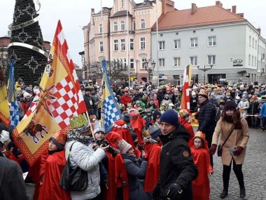 Orszak Trzech Króli 2023 w Tarnowskich Górach Pochód trzech króli tarnowskie góry