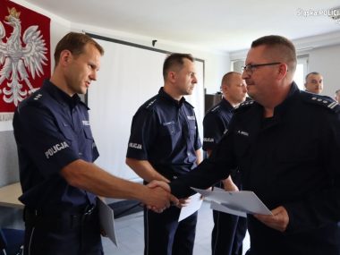9 policjantów z garnizonu w Bytomiu wyróżnionych Policjanci wyróżnieni Bytom 2