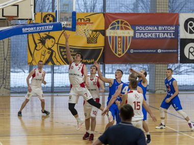 Koszykarze wykonali zadanie. Walka o I ligę się rozpędza Polonia bytom niedzwiadki przemysl koszykowka