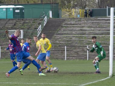 Na trybunach mecz przyjaźni, na boisku mecz o wszystko Polonia bytom stal brzeg 3 liga