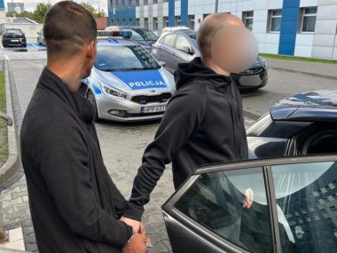 Uciekał przed policją i taranował radiowozy 21-latek uciekał przed policją nie bez powodu