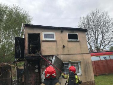 Pożar na terenie ogródków działkowych Pożar na działkach Piekary