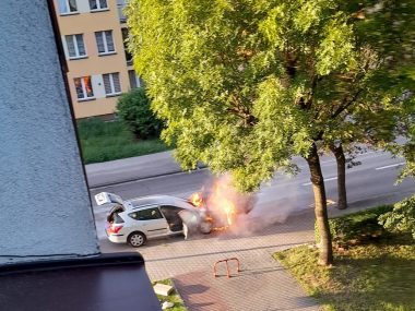 Pożar samochodu osobowego przy ulicy Jana Pawła II Pożar samochodu Jana Pawła II