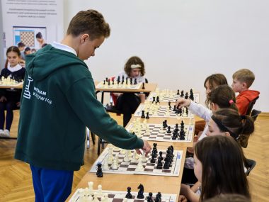 Katowice grają w szachy – projekt dla prawie 800 uczniów Projekt katowice szkola szachy