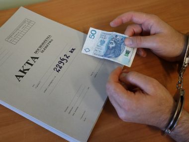 Sosnowiczanin próbował przekupić bytomskich policjantów Próba przekupstwa