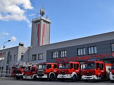 Pożar w przemysłowym piecu, 141 osób ewakuowanych KM PSP straż pożarna tychy komenda