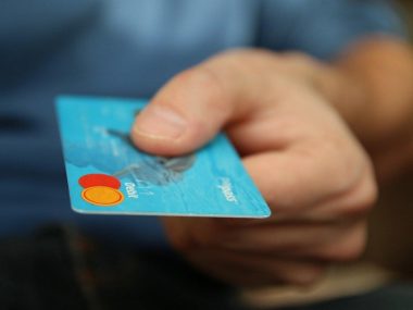 Piekarzanka ukradła kartę kredytową, wpadła płacąc za zakupy Płatność kartą