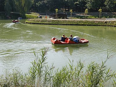 Nowa atrakcja turystyczna w Bytomiu. Rowerkiem po stawie Rower wodny