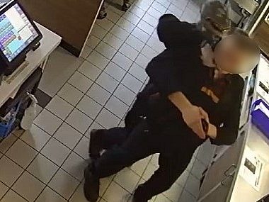 Przyłożył nóż do szyi pracownika Burger Kinga w Katowicach Rozbój nóż Katowice