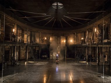 Niezwykły spacer, poezja i teatr. Festiwal Miedzianka Ruiny teatru victoria