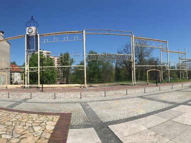 Rurowa "konstrukcja wstydu" ma zniknąć z rynku w Mysłowicach Tzw. rura park w Mysłowicach