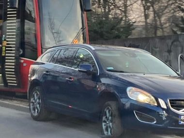Pijany kierowca wjechał na torowisko w Katowicach Samochód tramwaj al Korfantego Katowice