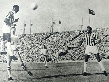 63 lata od meczu Brazylii z Pele w składzie Śląskim Mecz Kadra PZPN - Santos na Stadionie Śląskim w 1960 roku