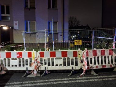 Zapadlisko obok bloku ma 40 metrów głębokości Zapadlisko w Siemianowicach Śląskich
