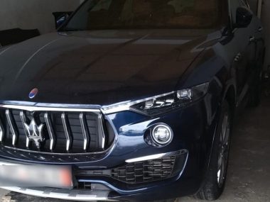 Przechowywali skradzione we Włoszech auta maserati i bmw Skradzione we Włoszech auta3
