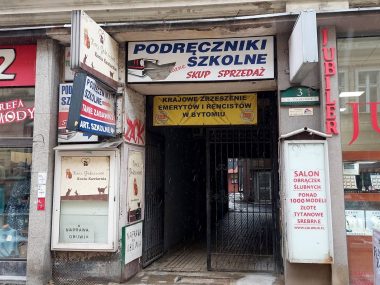 Reklamoza ma zniknąć z Bytomia. Radni przyjęli uchwałę Szyldy na dworcowej