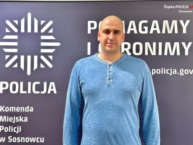 Policjant w czasie wolnym pomógł kobiecie Tomasz obwioslo policjant pomogl kobiecie w trakcie zakupow