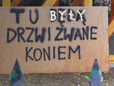 Drzwi Zwane Koniem żegnają się z lokalem przy Warszawskiej Tu były drzwi