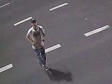 Rozbój obok parku wodnego - zdjęcia podejrzanych Tychy poszukiwani 03 02 2023 2