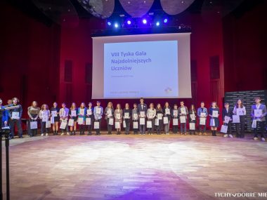 Tyskie „zdolniachy” nagrodzone. Stypendia, nagrody i gala Nagrody dla wybitnych tyskich uczniów 2022/2023 2